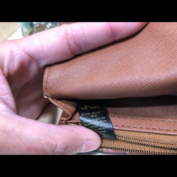 💎 Fossil Leather Clutch - Picture 6 of 12